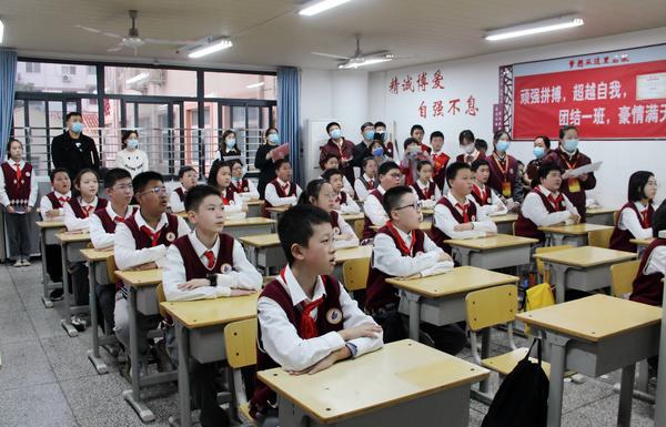 家长从环境、制度、精神三个层面进行观察评分 家长从环境、制度、精神三个层面进行观察评分